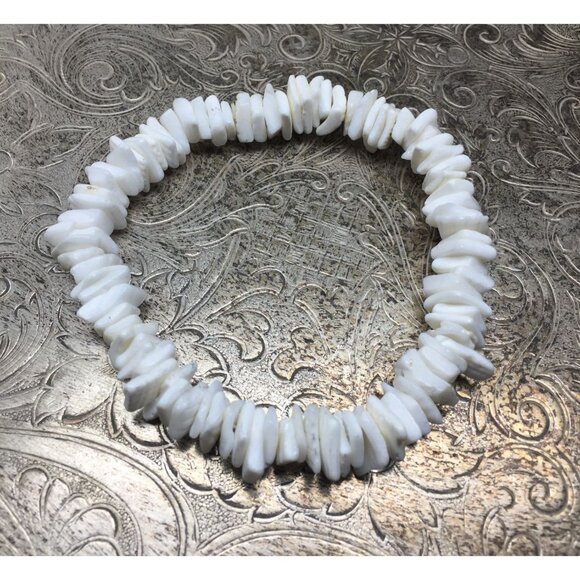 White Chunky Puka Shell Bohemian Style Bracelet - Picture 4 of 7